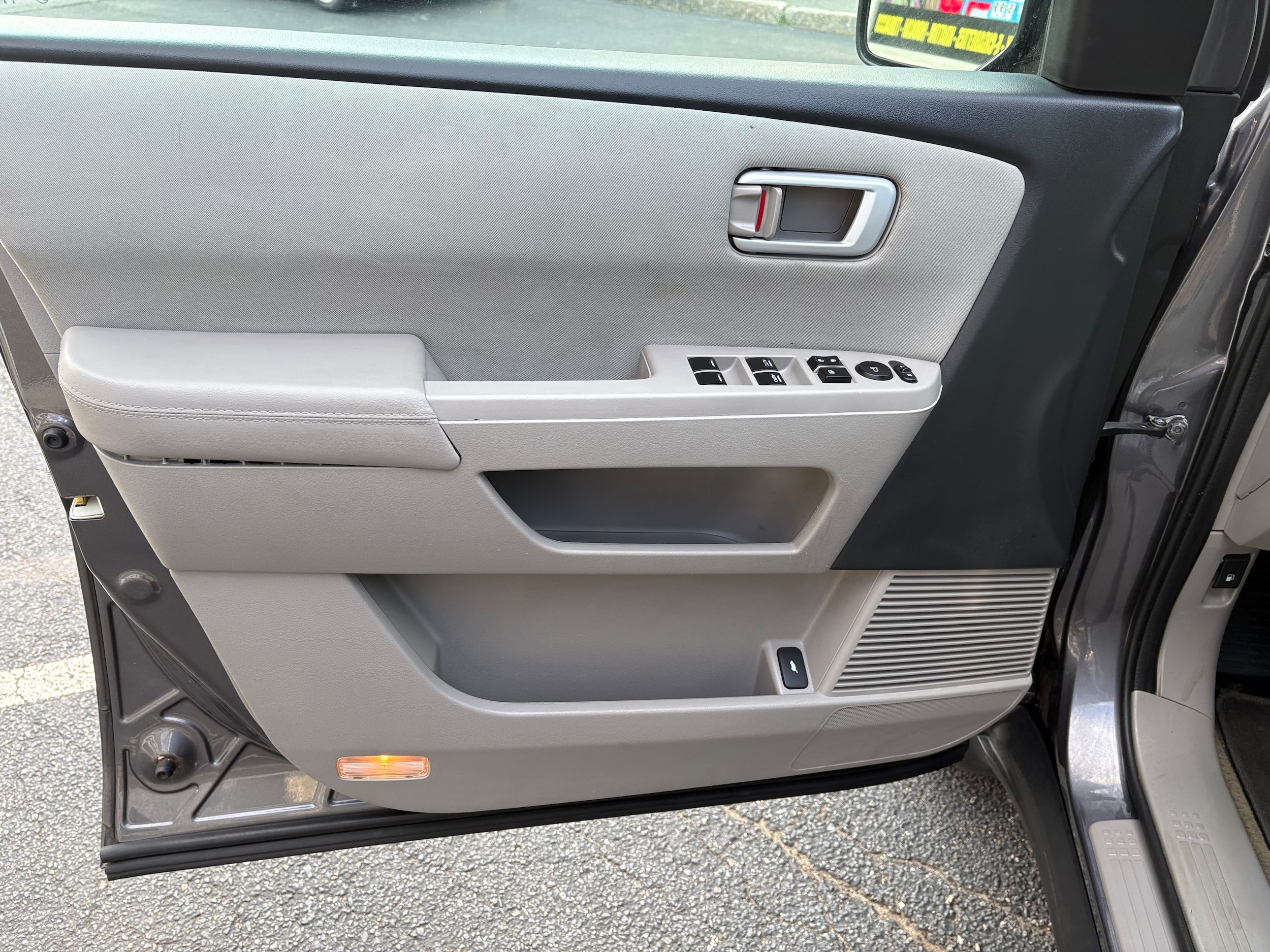 2015 Honda Pilot LX - Photo 11