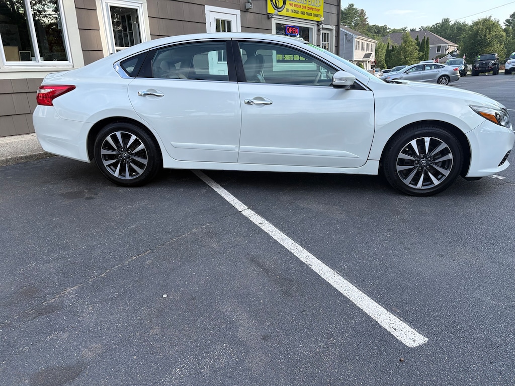 Used 2016 Nissan Altima Premium SV Sedan