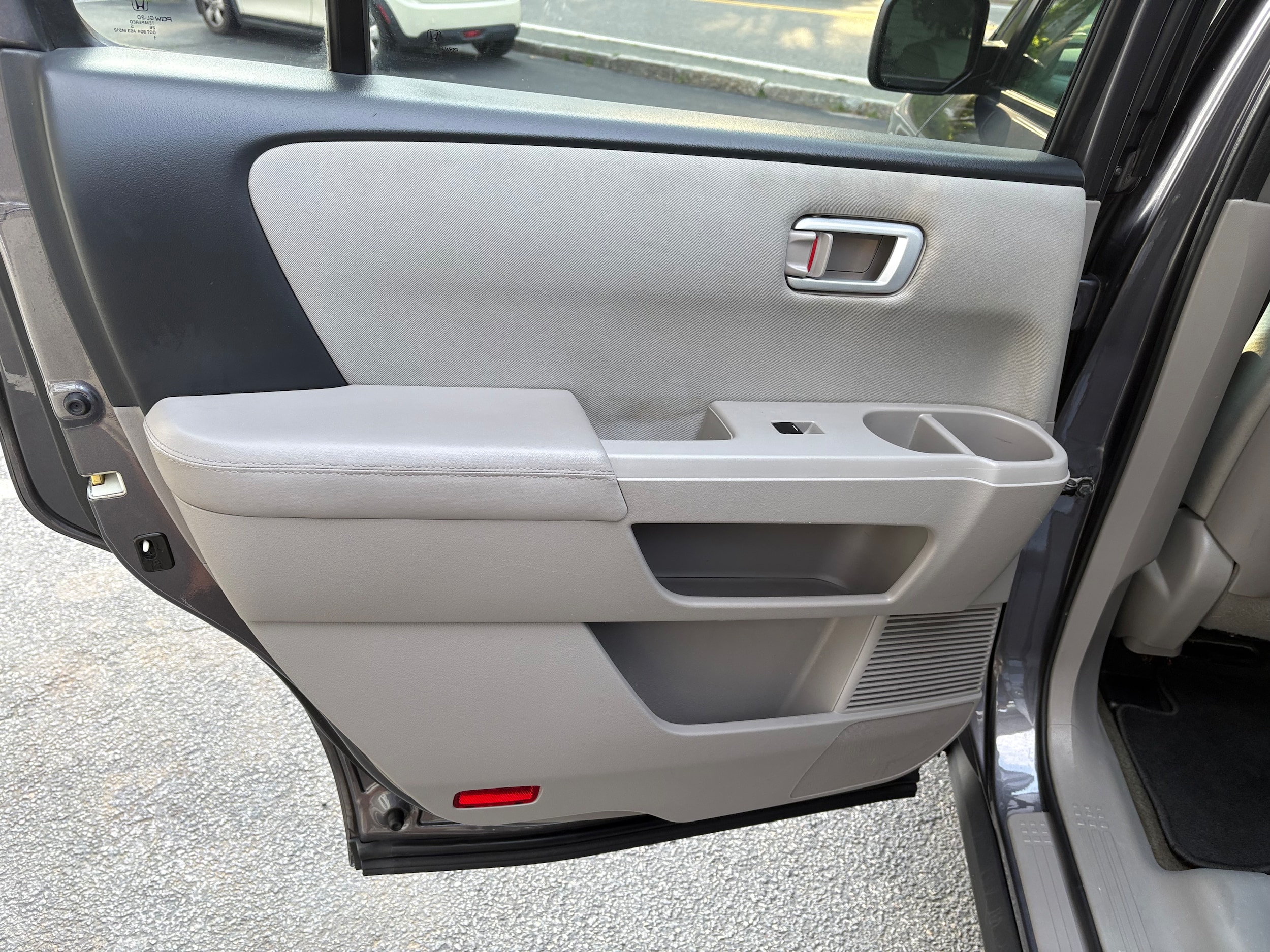2015 Honda Pilot LX - Photo 16