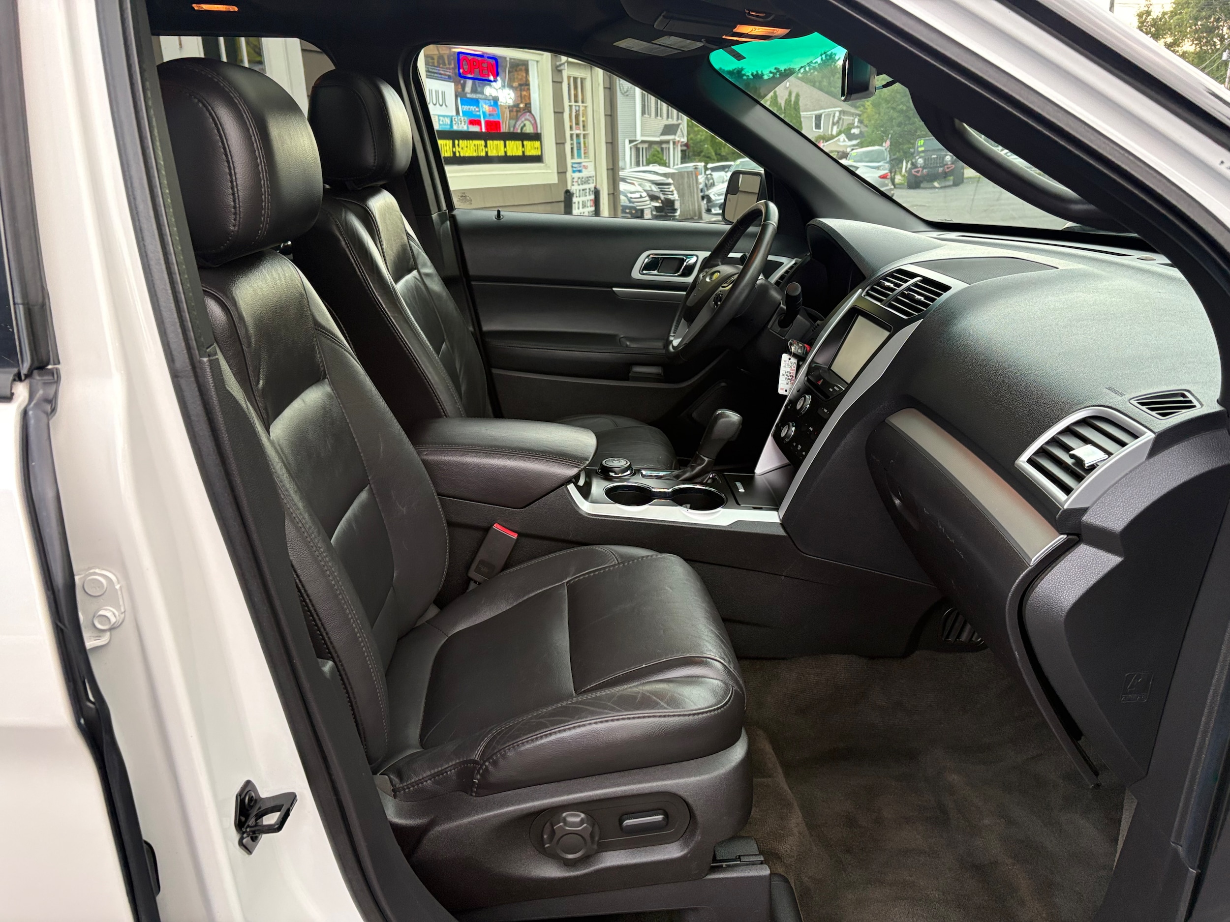 2014 Ford Explorer XLT - Photo 27