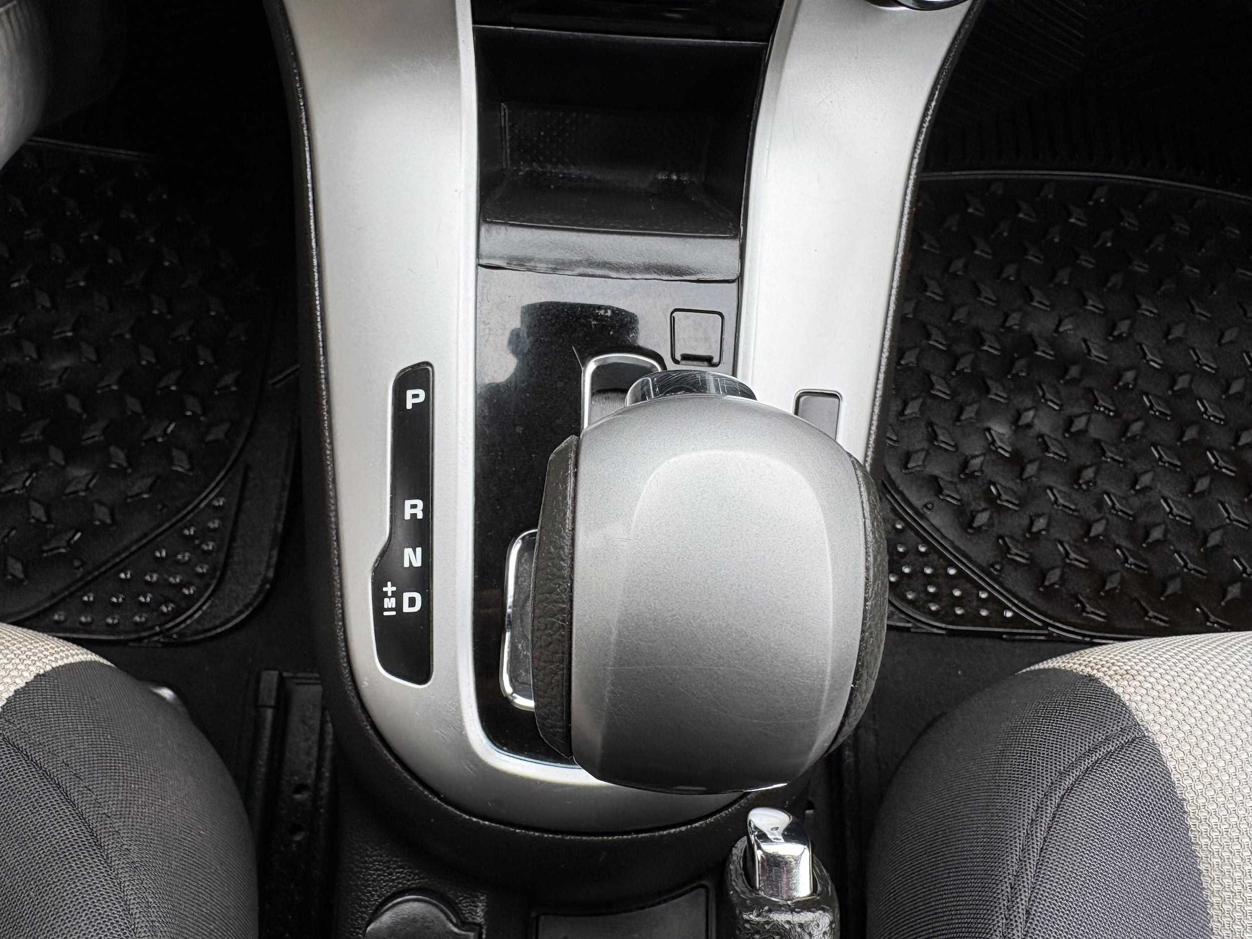 2016 Chevrolet Cruze Limited LS - Photo 28