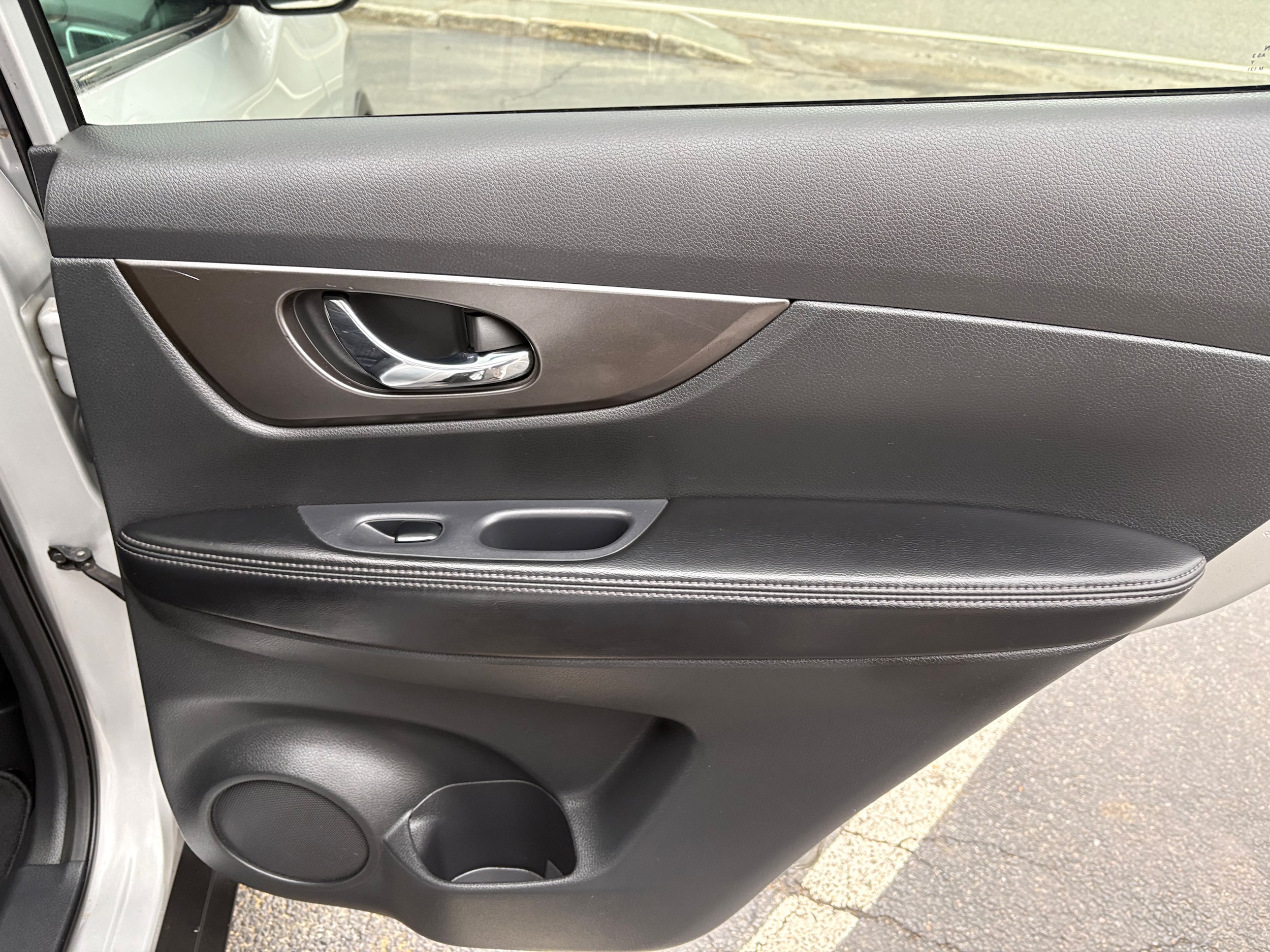 2015 Nissan Rogue SV - Photo 19