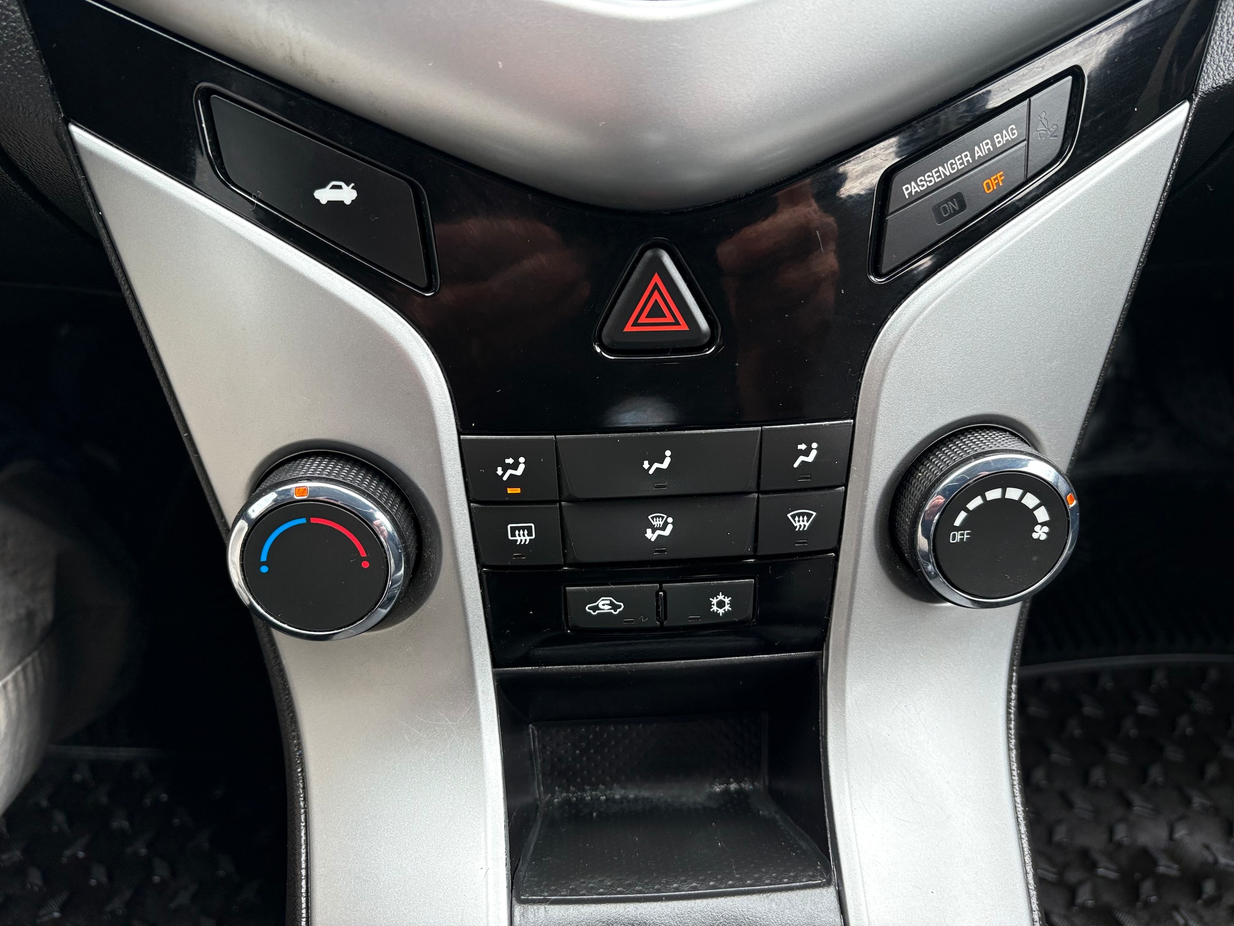 2016 Chevrolet Cruze Limited LS - Photo 29