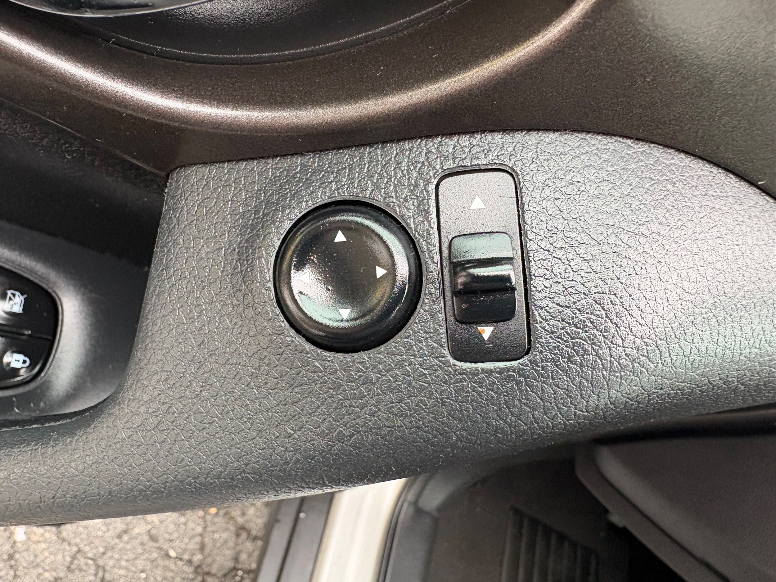 2015 Nissan Rogue SV - Photo 26