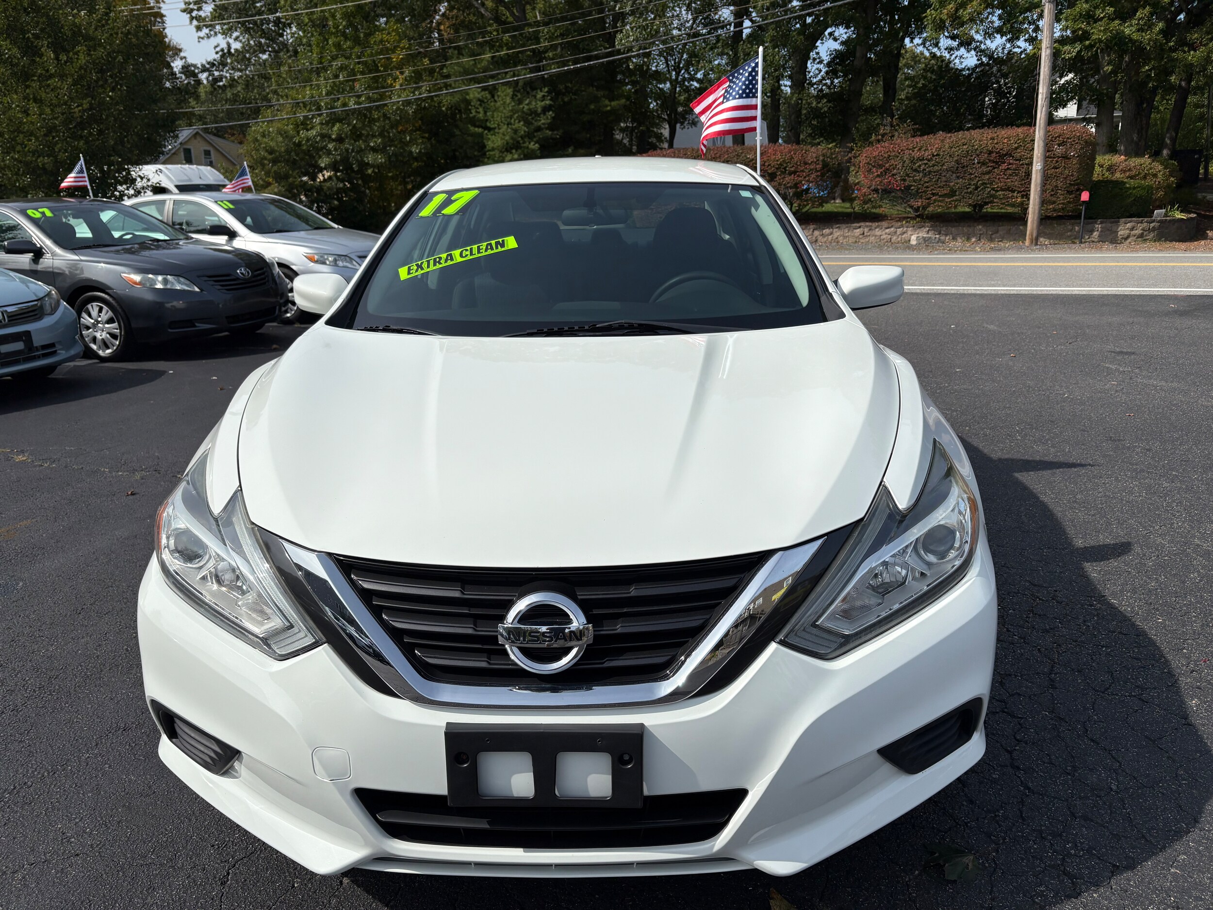 2017 Nissan Altima 2.5 SV photo 2