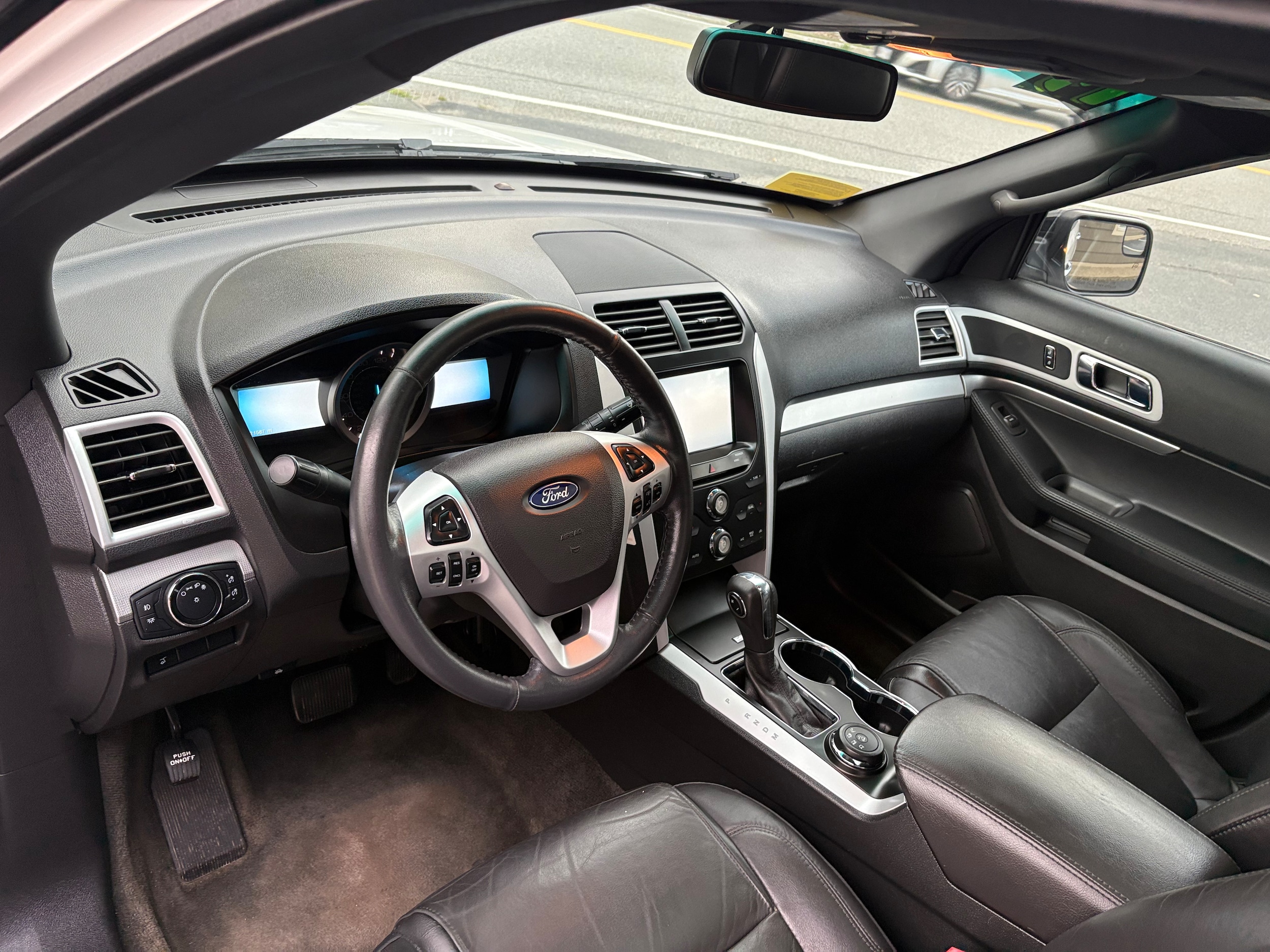 2014 Ford Explorer XLT - Photo 11