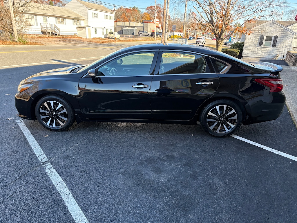 Used 2018 Nissan Altima VERY NICELY EQUIPPED! Sedan