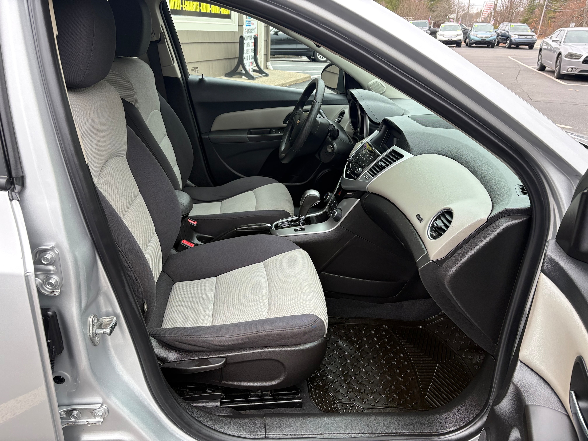 2016 Chevrolet Cruze Limited LS - Photo 20