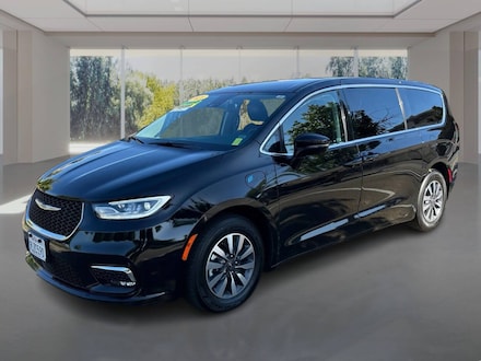 2024 Chrysler Pacifica Plug-In Hybrid Select 4dr Mini Van Minivan