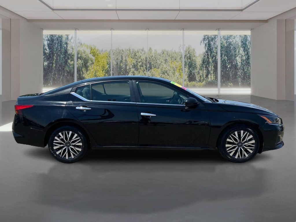 Used 2024 Nissan Altima 2.5 SV 4dr Sedan Sedan