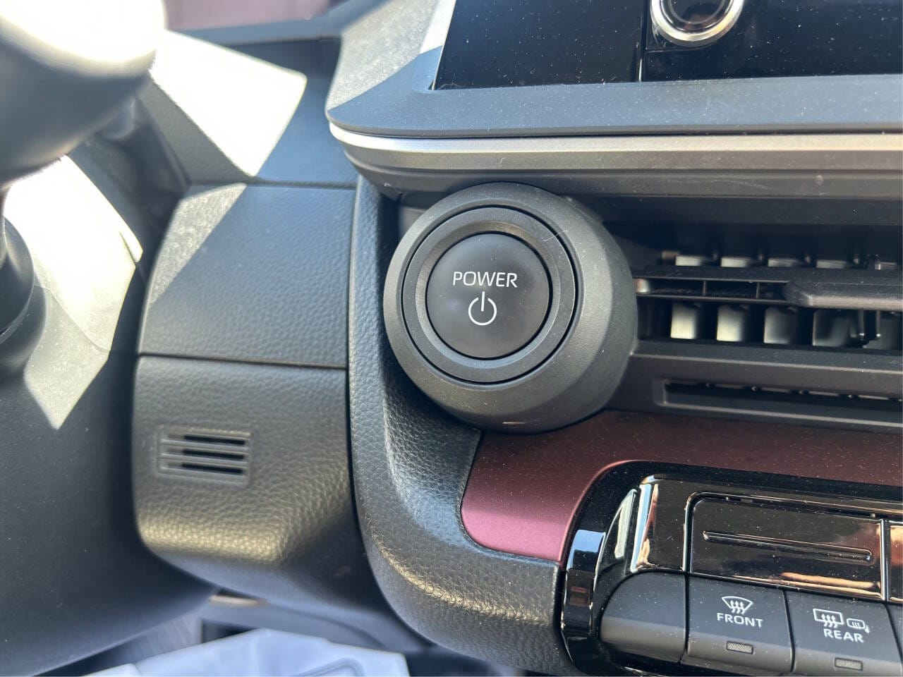2024 Toyota Prius Prime SE - Photo 17