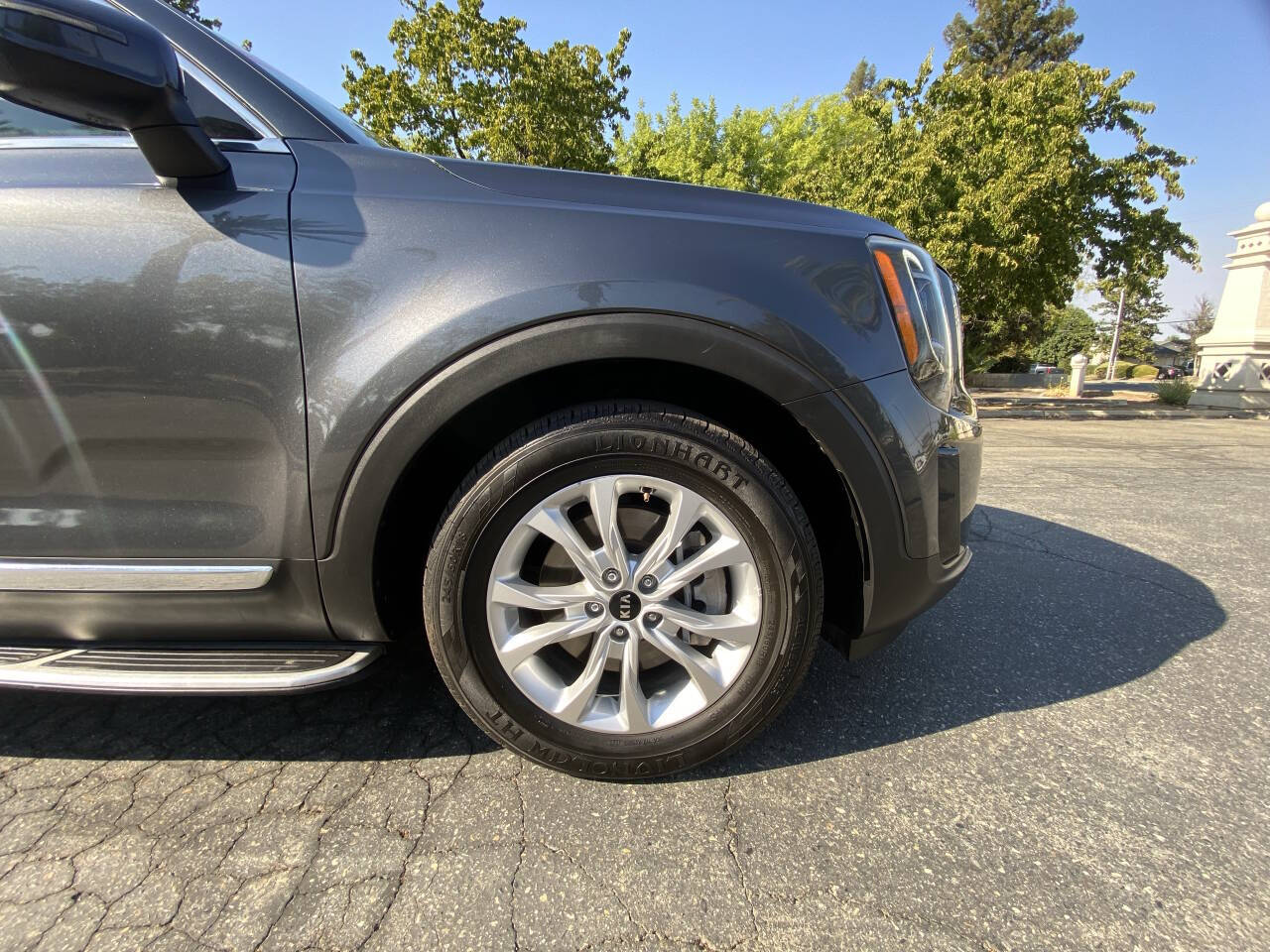 2020 Kia Telluride LX photo 2