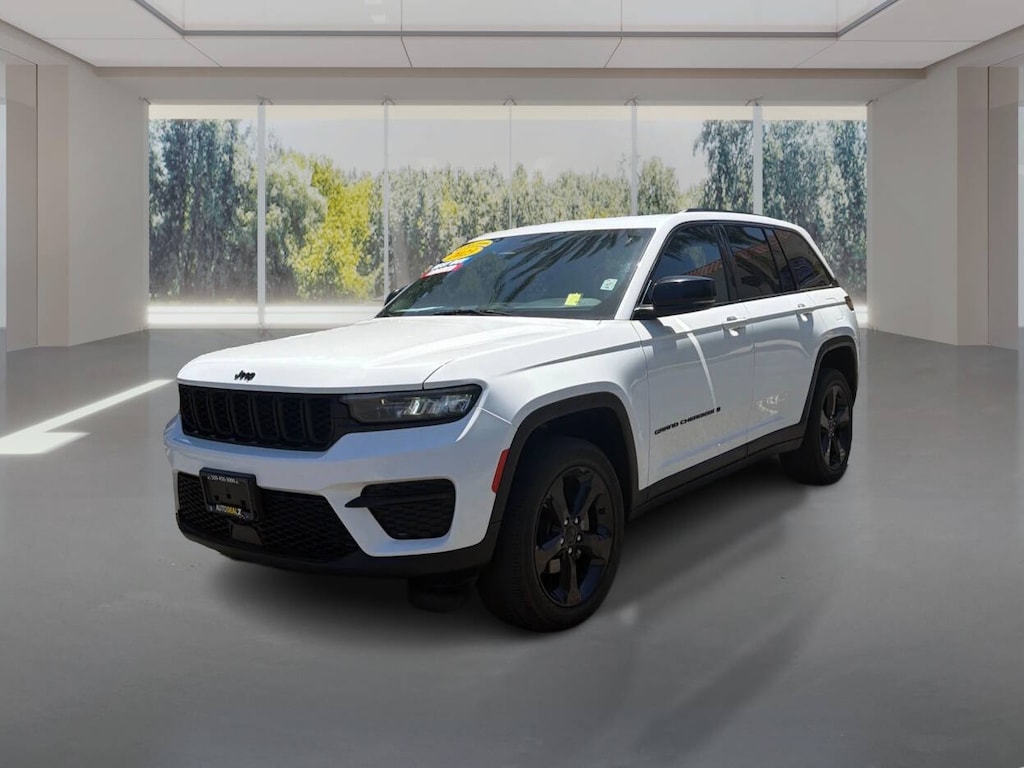 Used 2023 Jeep Grand Cherokee Altitude Sport Utility 4D SUV