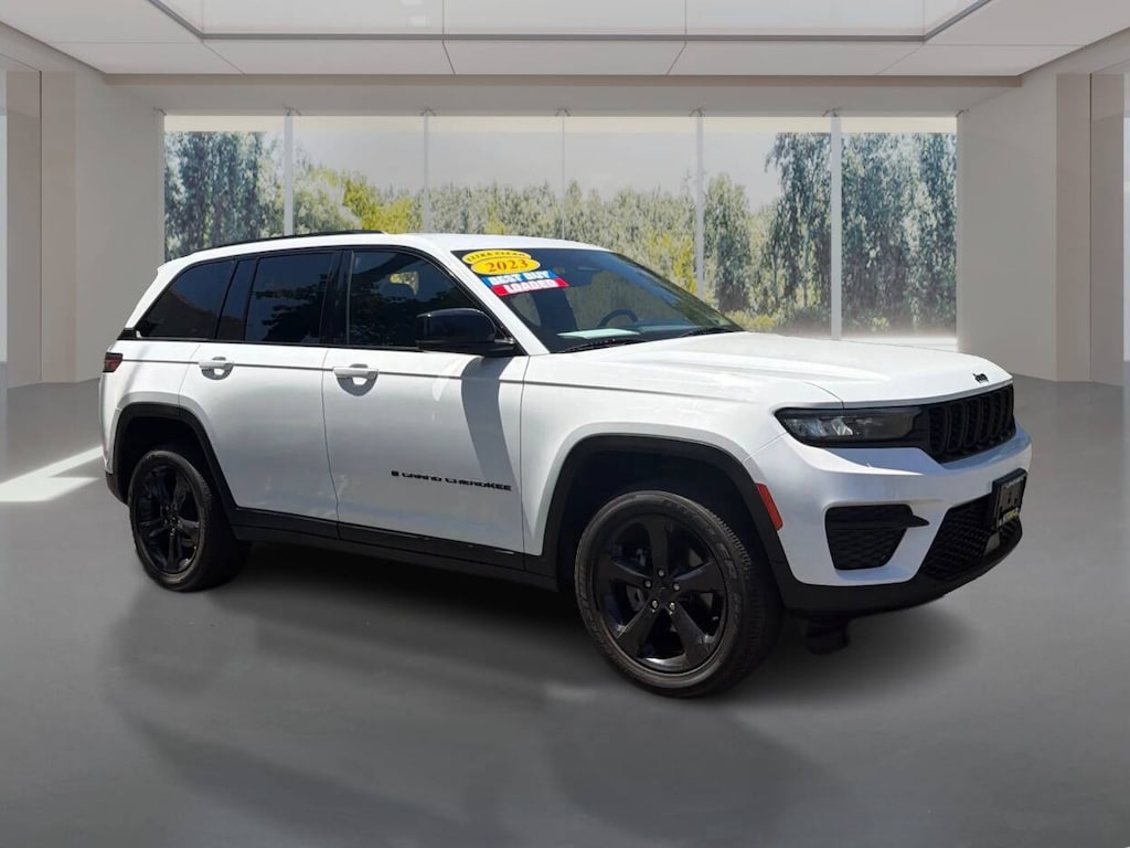 Used 2023 Jeep Grand Cherokee Altitude Sport Utility 4D SUV