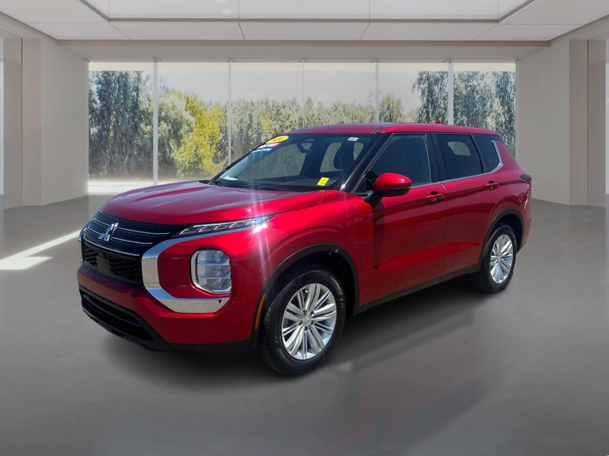 2024 Mitsubishi Outlander ES 2WD's photo