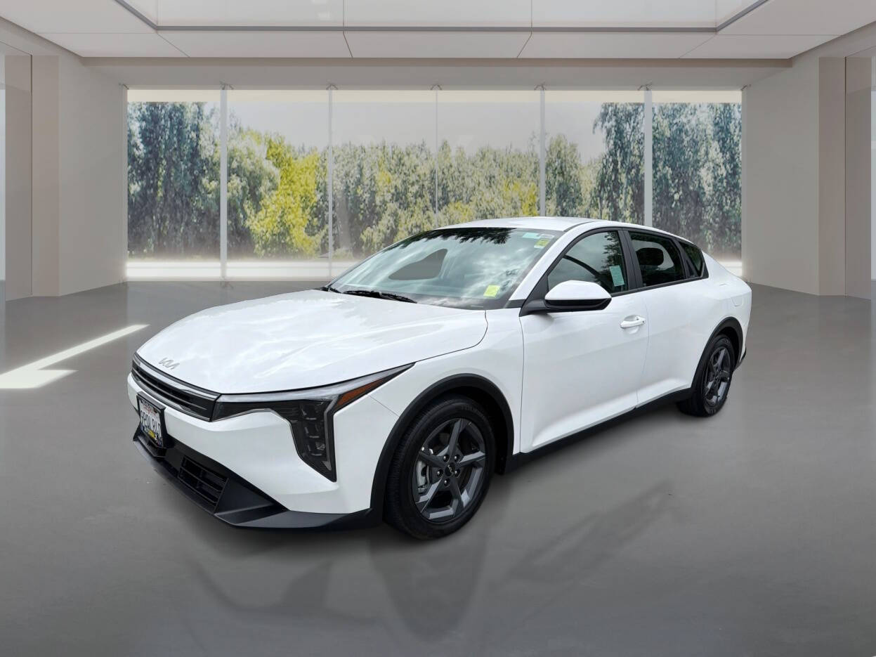 2025 Kia K4 LXS AT's photo
