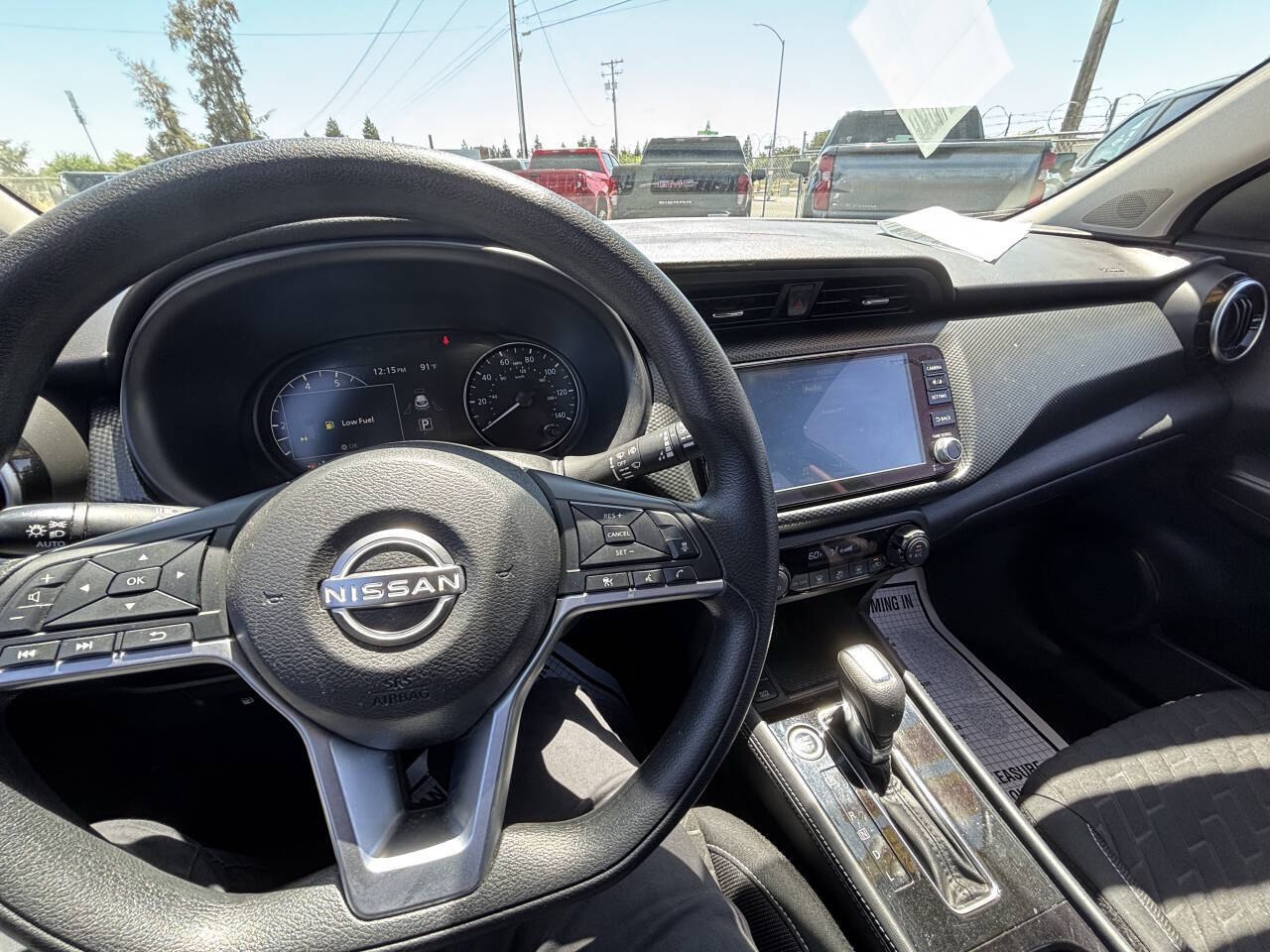 2022 Nissan Kicks SV photo 3