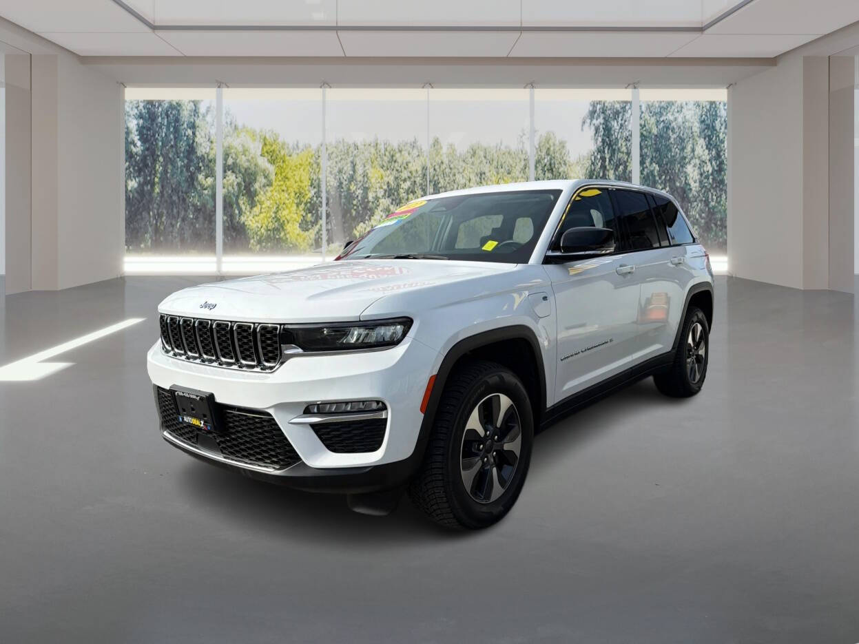 2022 Jeep Grand Cherokee 4xe's photo