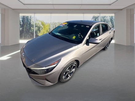 2023 Hyundai Elantra SEL Sedan 4D Sedan