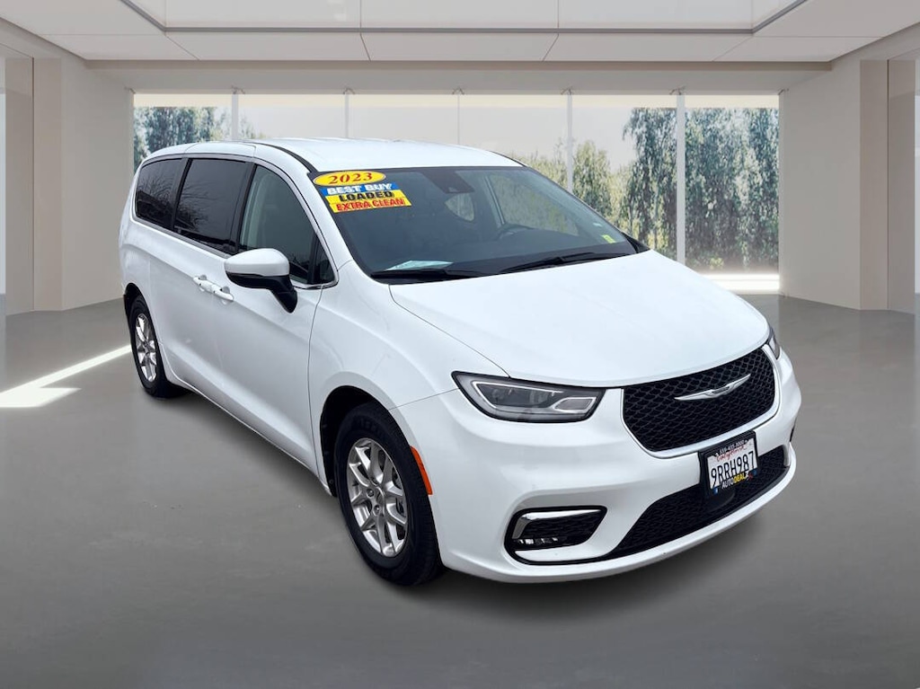 Used 2023 Chrysler Pacifica Touring L 4dr Mini Van Minivan