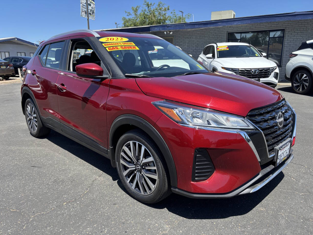 2022 Nissan Kicks SV photo 2