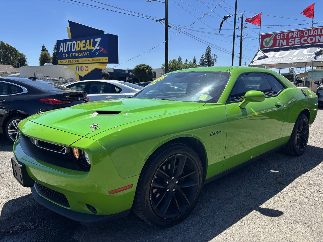 2017 Dodge Challenger SXT photo 2
