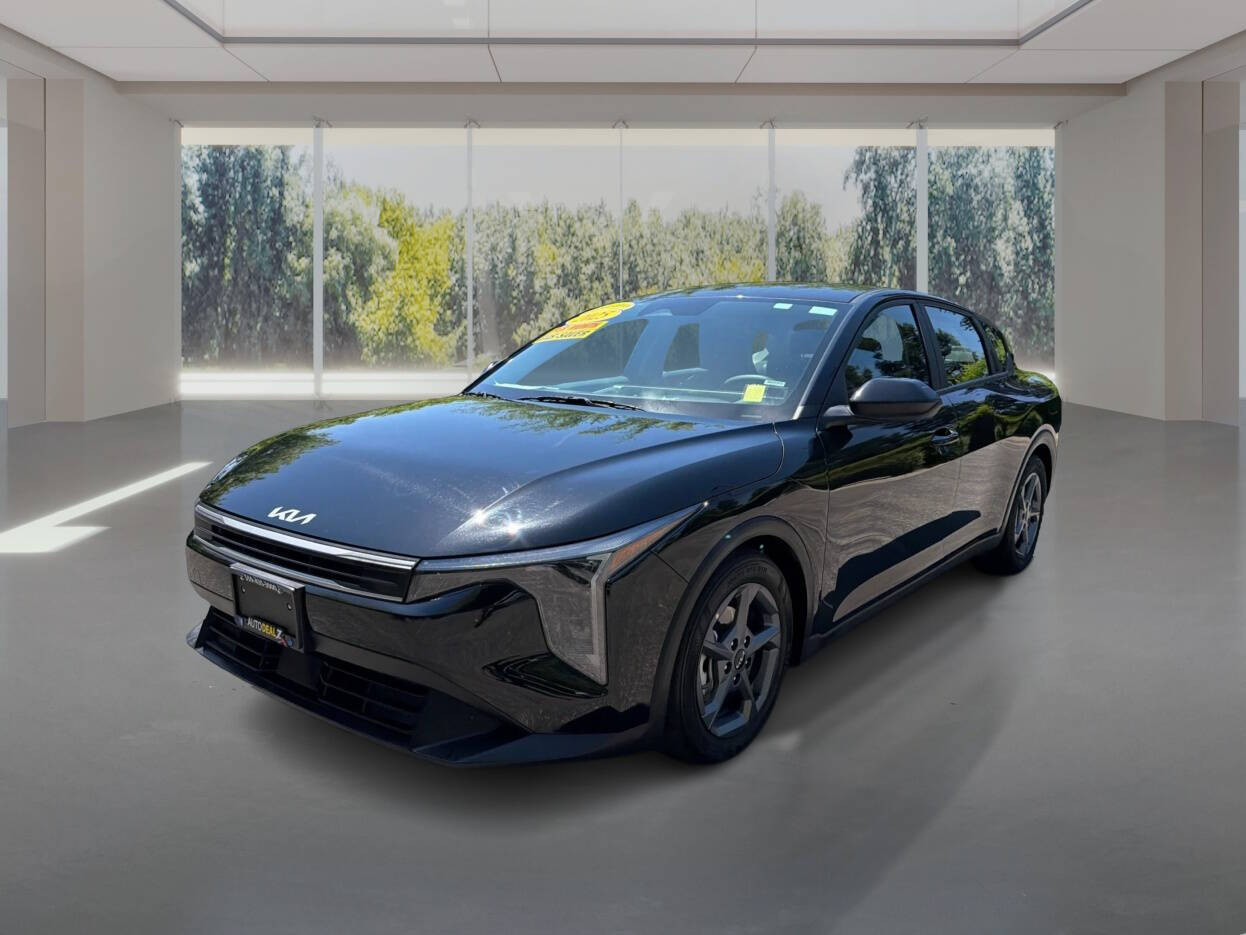 2025 Kia K4 LXS AT's photo