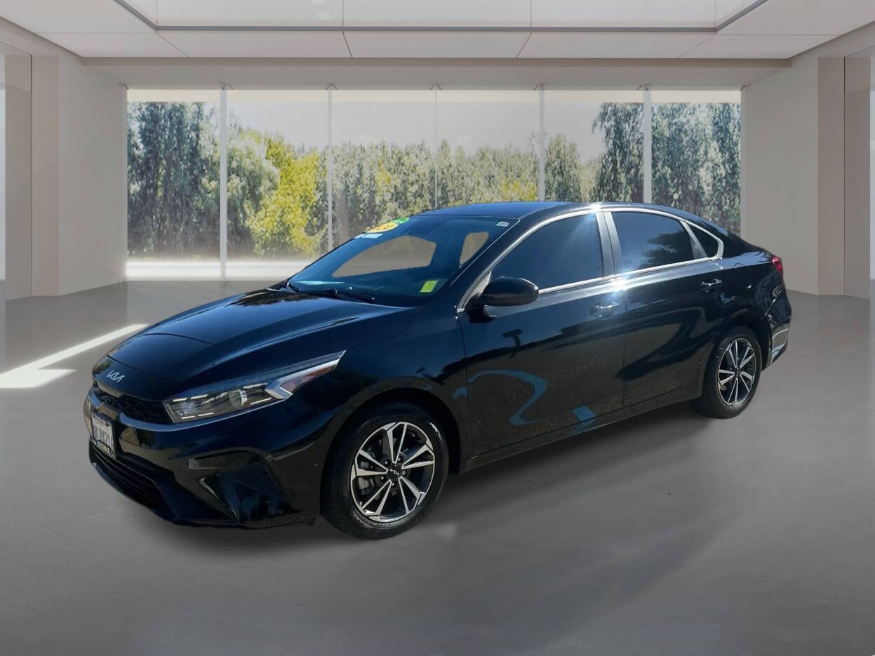 2024 Kia Forte LXS Sedan 4D Sedan