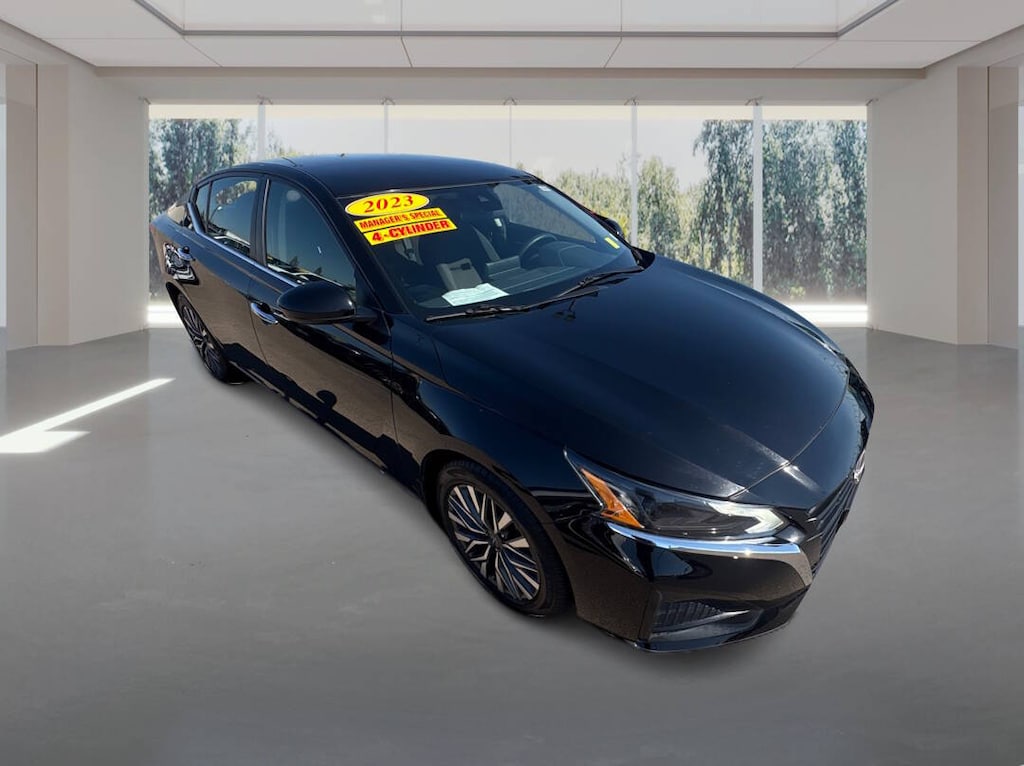 Used 2023 Nissan Altima 2.5 SV 4dr Sedan Sedan