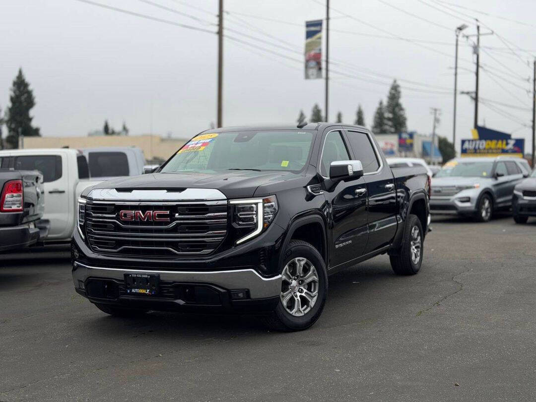 2025 GMC Sierra 1500 SLT's photo