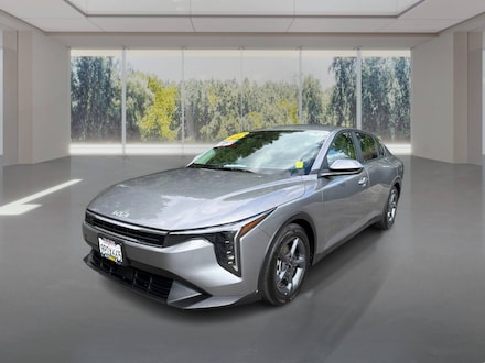 2025 Kia K4 LXS Sedan 4D Sedan