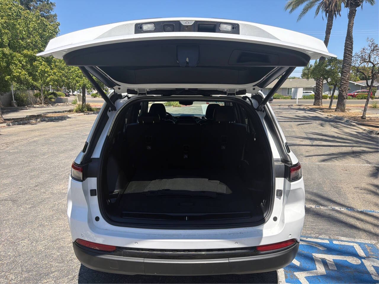 2023 Jeep Grand Cherokee Altitude - Photo 11