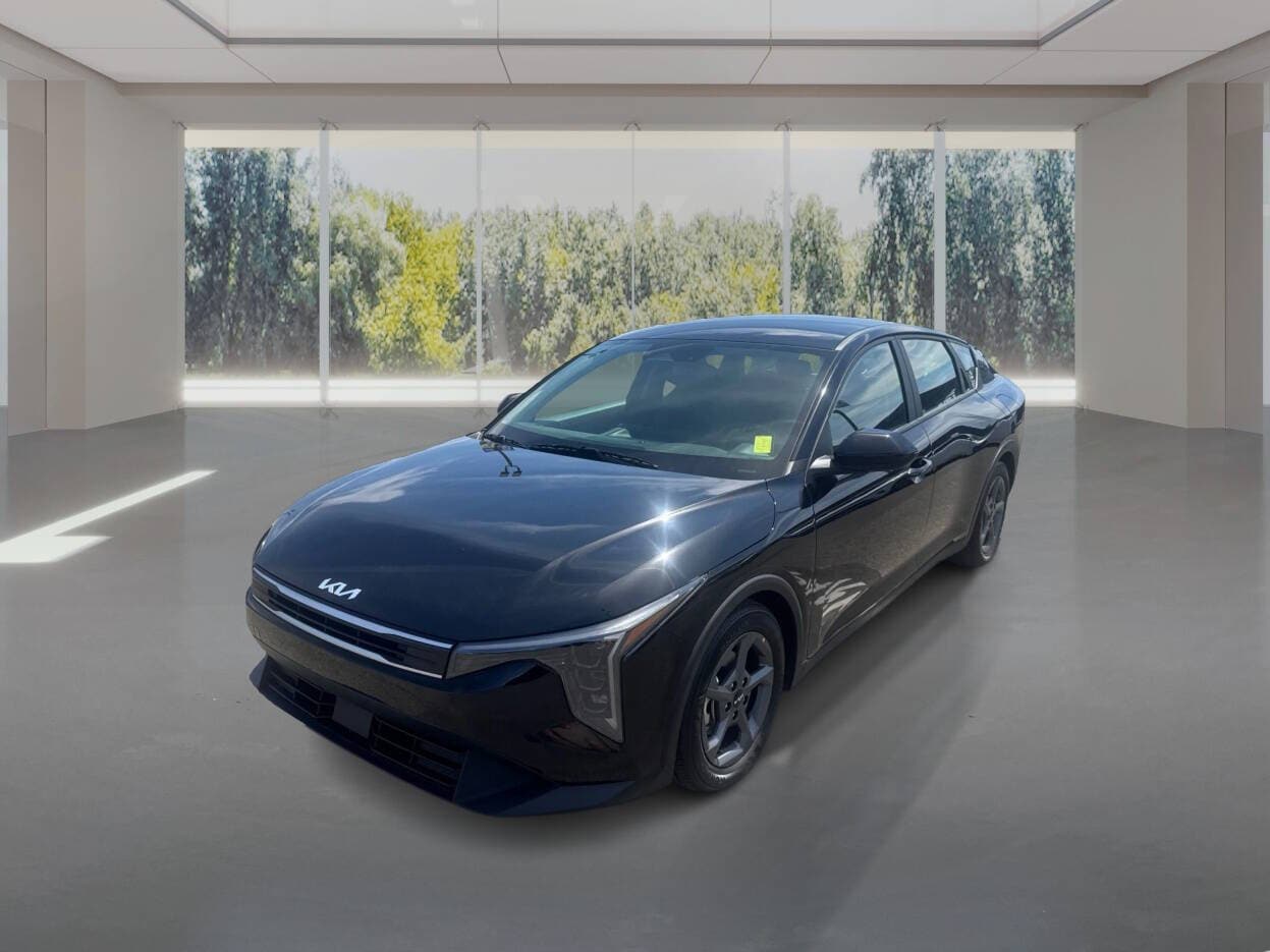 2025 Kia K4 LXS AT's photo