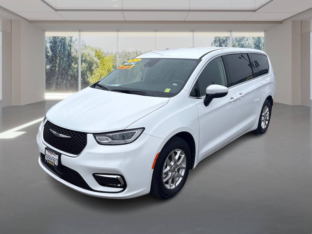 Used 2023 Chrysler Pacifica Touring L 4dr Mini Van Minivan