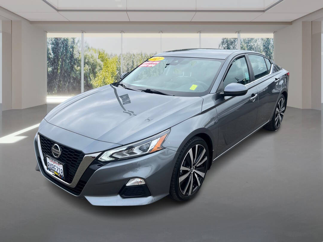 2021 Nissan Altima SR's photo