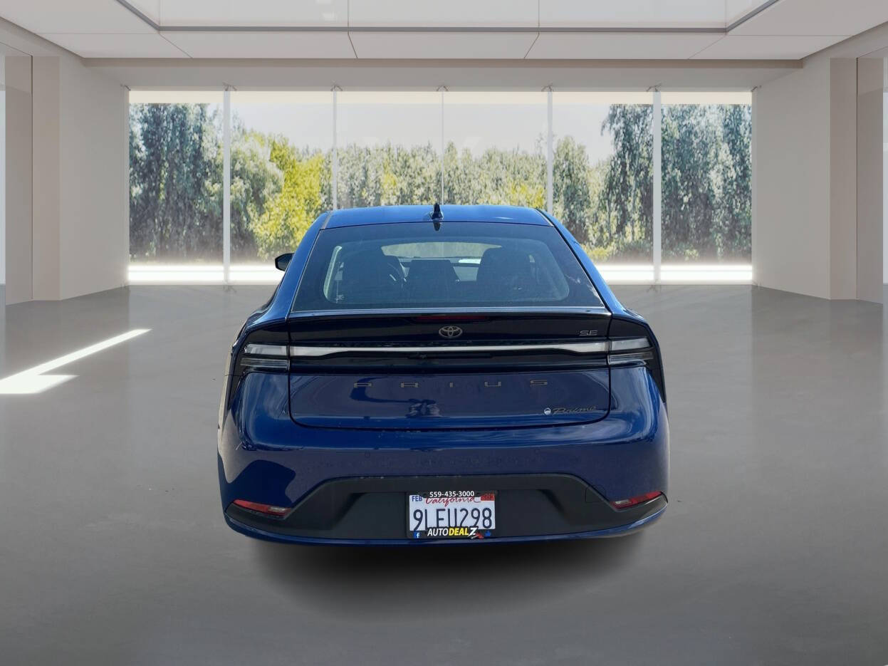 2024 Toyota Prius Prime SE - Photo 6