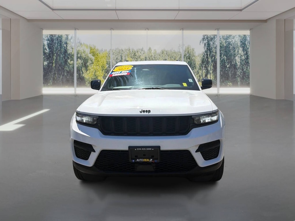 Used 2023 Jeep Grand Cherokee Altitude Sport Utility 4D SUV