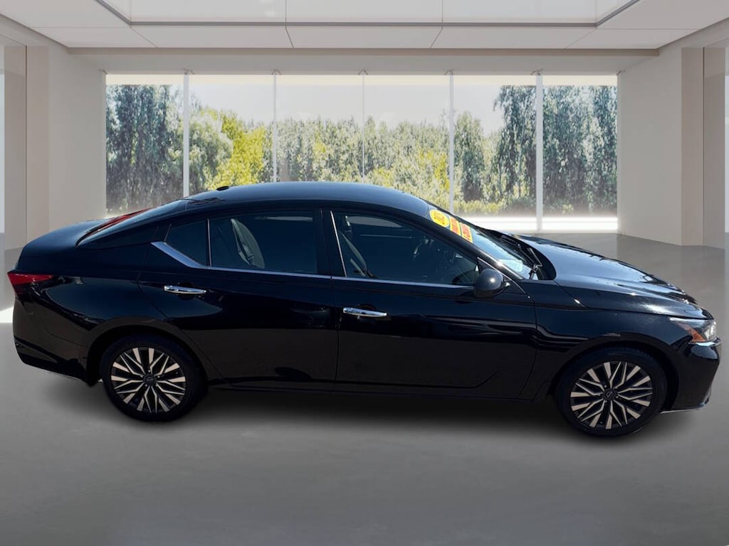 Used 2023 Nissan Altima 2.5 SV 4dr Sedan Sedan