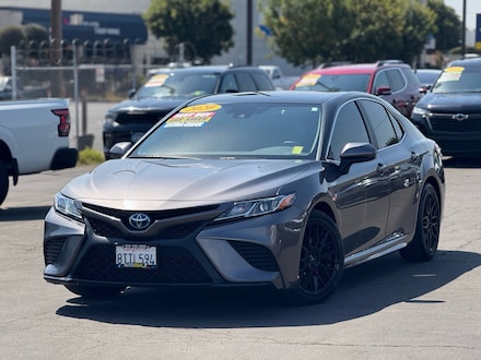 2020 Toyota Camry Hybrid SE 4dr Sedan Sedan