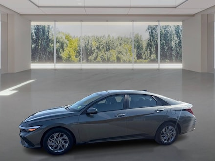 2024 Hyundai Elantra SEL 4dr Sedan Sedan