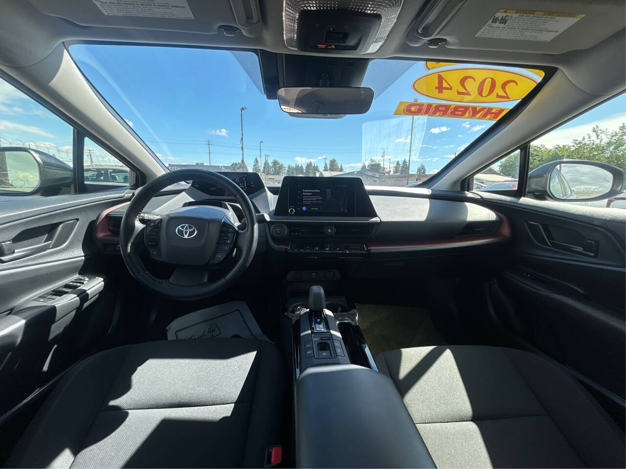2024 Toyota Prius Prime SE - Photo 15