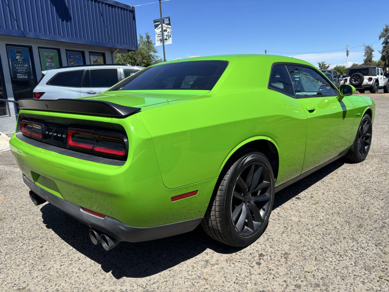 2017 Dodge Challenger SXT photo 4