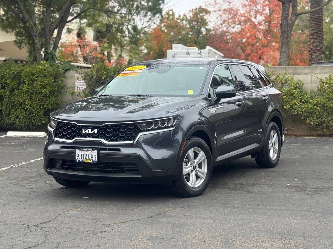 2023 Kia Sorento LX's photo