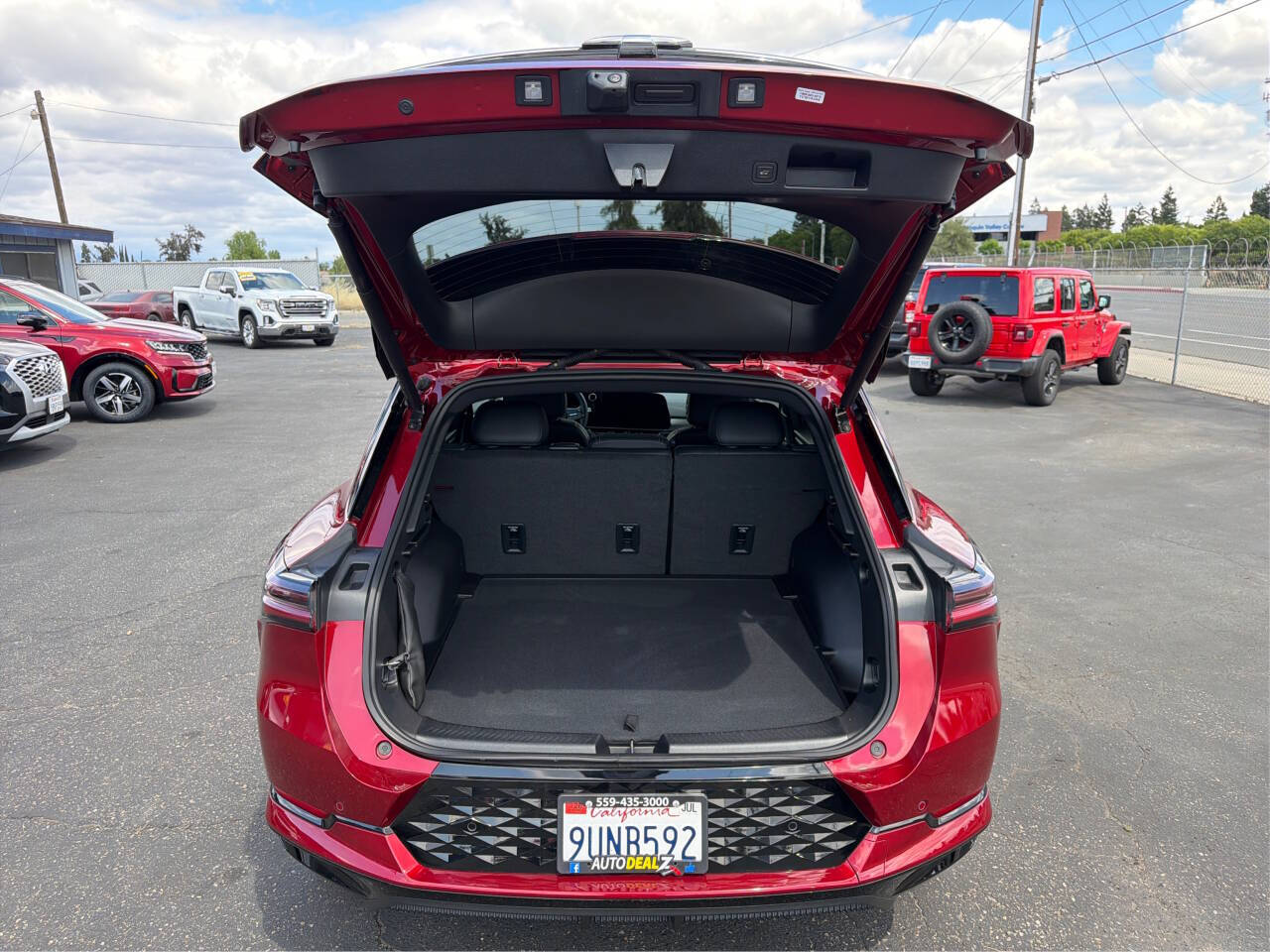2025 Chevrolet Equinox EV RS - Photo 11
