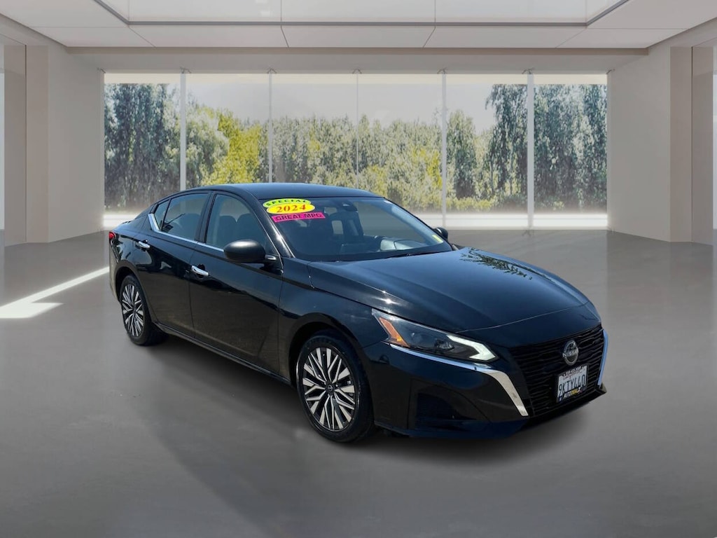 Used 2024 Nissan Altima 2.5 SV 4dr Sedan Sedan