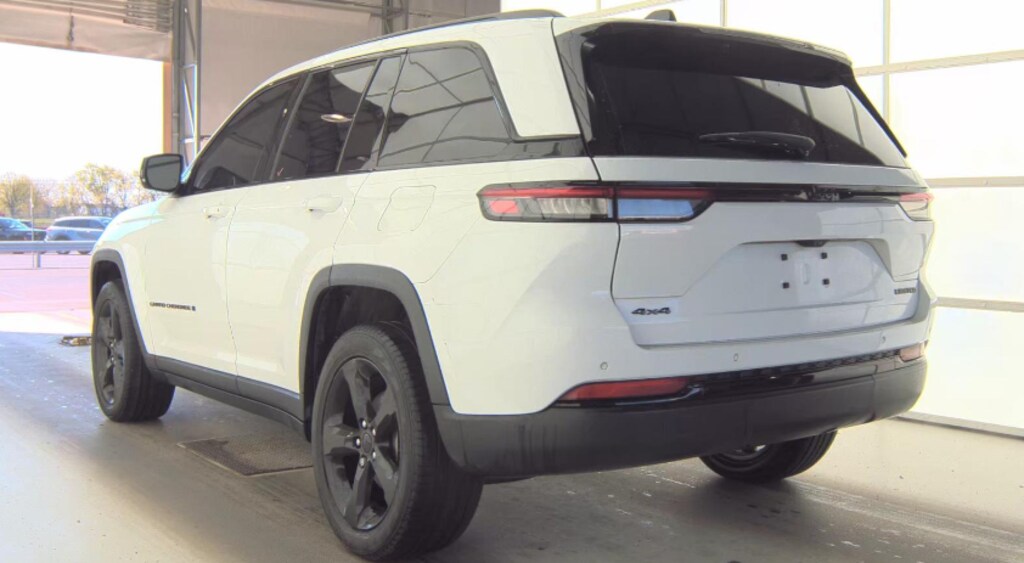 Used 2023 Jeep Grand Cherokee Limited SUV
