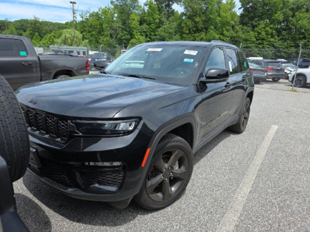 Used 2023 Jeep Grand Cherokee Limited SUV