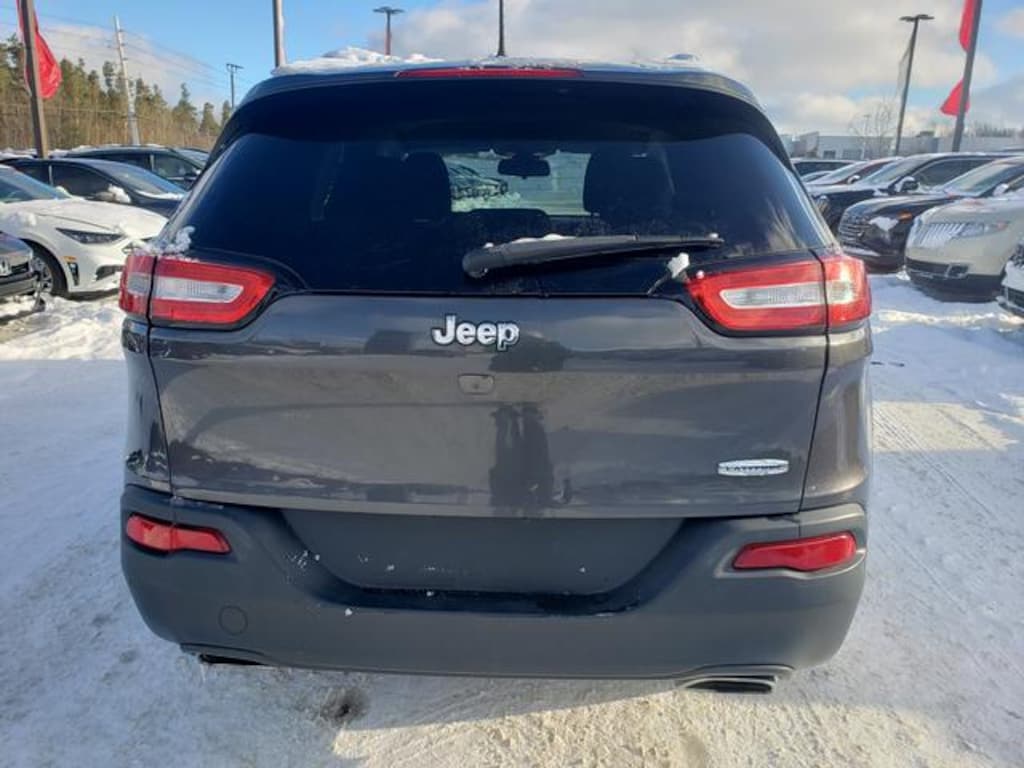 Used 2016 Jeep Cherokee FWD Latitude SUV
