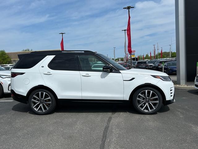 2023 Land Rover Discovery S R-Dynamic photo 2