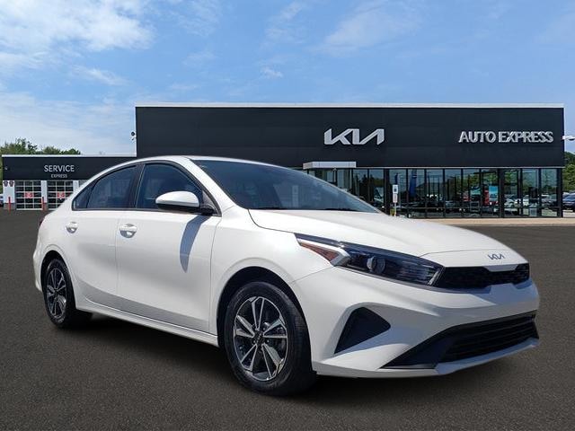 2024 Kia Forte LXS AT's photo
